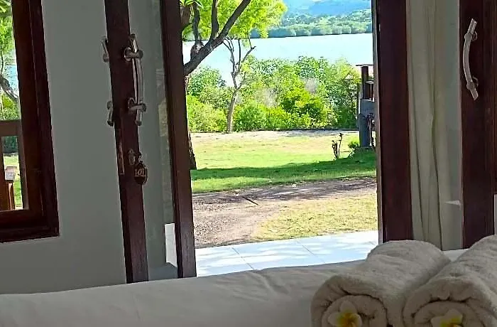 Pasir Putih Cottage-menjangan ロッジ Goris