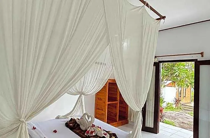 Pasir Putih Cottage-menjangan * Goris