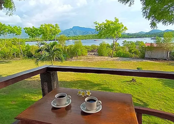 Pasir Putih Cottage-menjangan * Goris