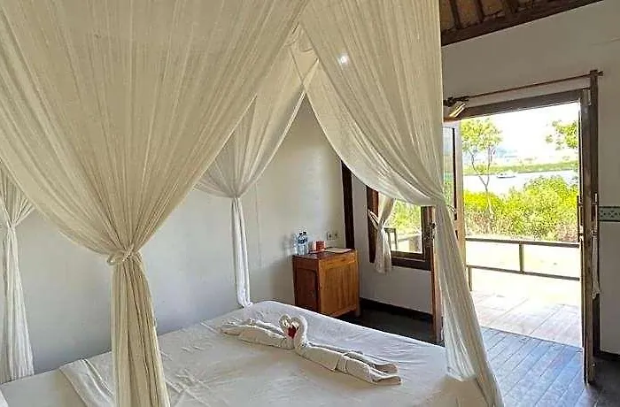 Pasir Putih Cottage-menjangan * Goris