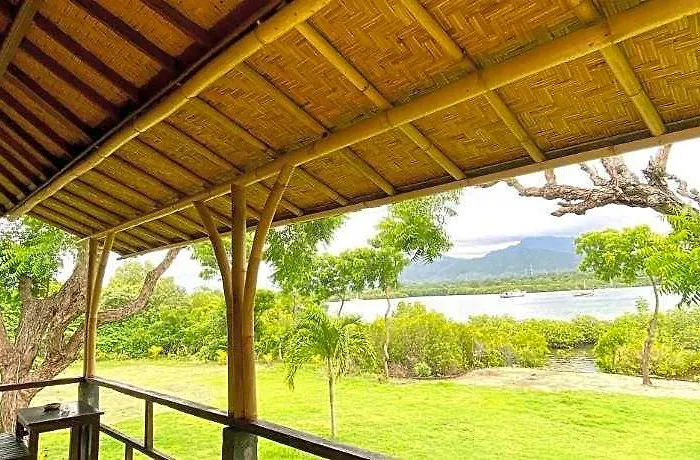 ロッジ Pasir Putih Cottage-menjangan Goris