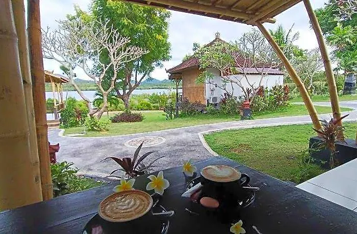 Pasir Putih Cottage-menjangan * Goris