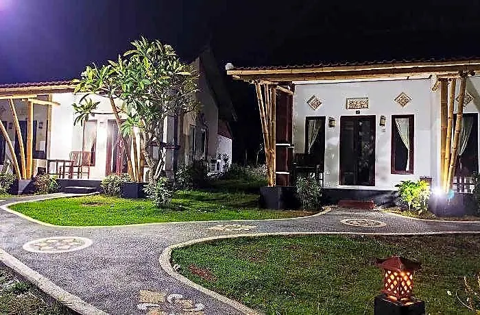 Pasir Putih Cottage-menjangan Goris