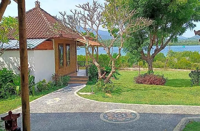 Pasir Putih Cottage-menjangan * Goris