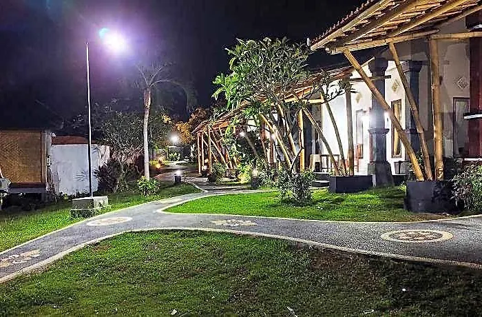 Pasir Putih Cottage-menjangan * Goris