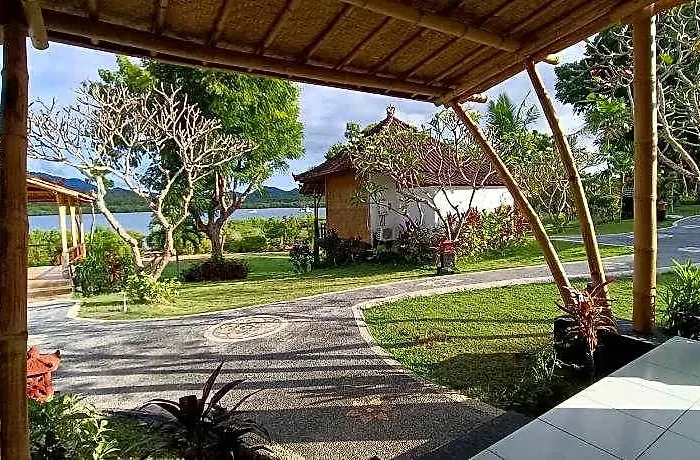 Pasir Putih Cottage-menjangan *