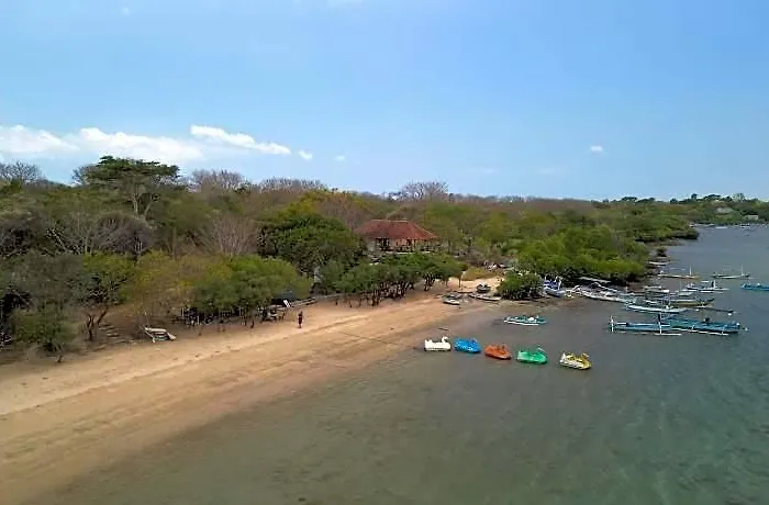 Pasir Putih Cottage-menjangan Goris